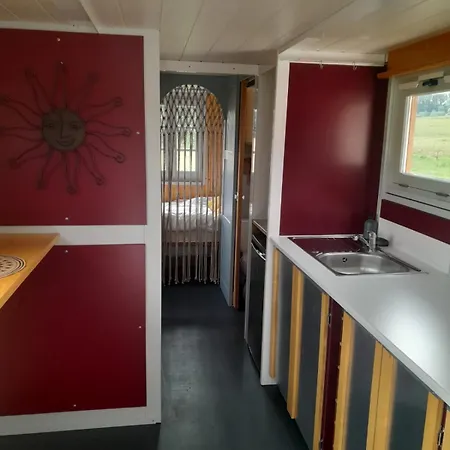 Holiday home Maison Typique Et Roulotte Vue Sur Le Chateau D'hautefort