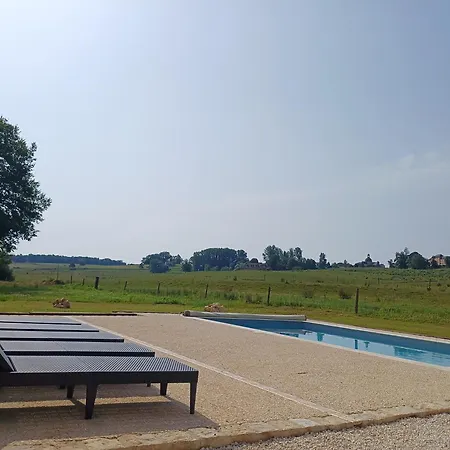 Holiday home Maison Typique Et Roulotte Vue Sur Le Chateau D'hautefort *