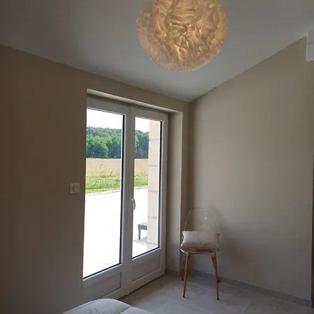 Holiday home Maison Typique Et Roulotte Vue Sur Le Chateau D'hautefort Hautefort